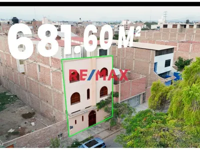 Se Alquila Local Comercial De 3 Pisos De 226.51 Mt2 En Villa De Contadores   En Toda Avenida Eguren Ideal Para Hotel O Empresas Administrativa A 10,000 Soles