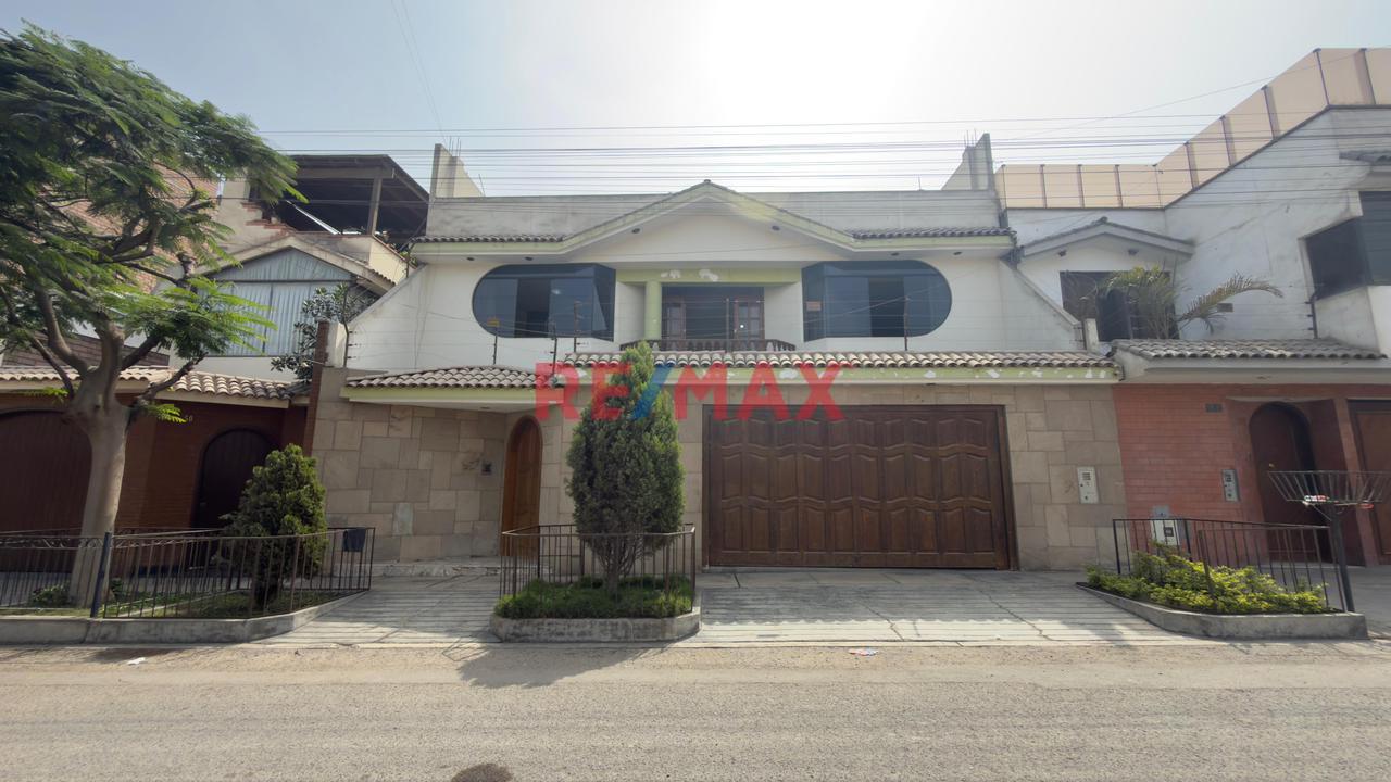 🏡 Amplia Casa En Venta – Urbanización San Antonio De Carapongo