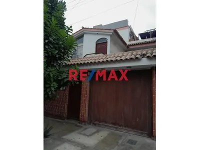 Casa En Alquiler En Chorrillos Con Cochera Y Vigilancia 24 Horas