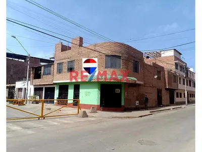 Compra Casa Como Terreno En Monte Carmelo- Chorrillos / Cerca Al Cultural Lima