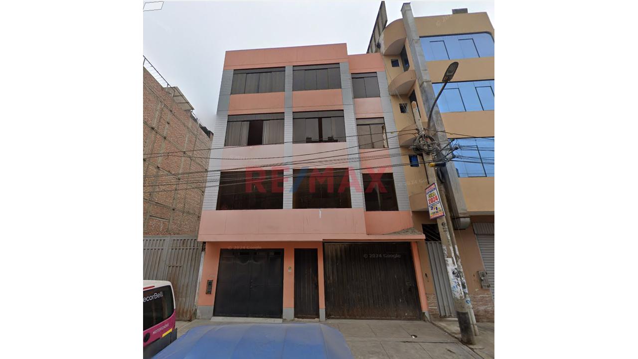 Venta De Casa De 4 Pisos Con Terraza Y Cochera En Ate