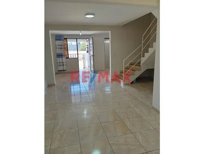 Vendo Exclusiva Casa De 3 Pisos En El Balneario De Santa Rosa: Urb Country Club