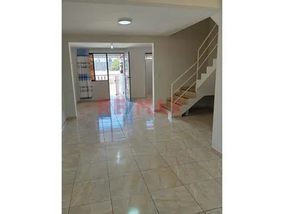 Vendo Exclusiva Casa De 3 Pisos En El Balneario De Santa Rosa: Urb Country Club