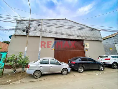 Local Con Dos Naves Chorrillos .