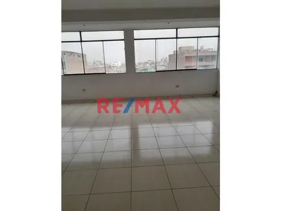 Local En Tercer Piso – Espacio Versátil Para Tu Empresa O Estudio