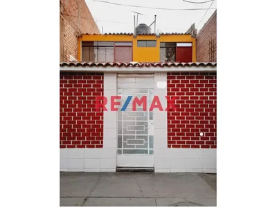 Linda Casa 2 Pisos + Patio Y  Estacionamiento Exclusivo  Lista Para Mudarse - Los Olivos