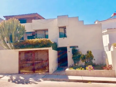 Venta de Casa en Cayma - Arequipa 8 Dormitorios 