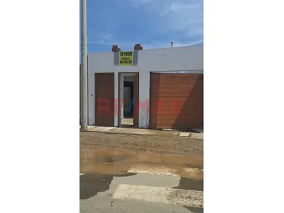Se Vende Casa De Playa, Primer Piso. Con Escalera Independiente Para Construir Segundo Piso