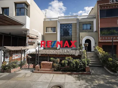 Excelente Casa/Terreno En Miraflores- Zonificacion Comercio Mmetropolitano - Alto Potencial De Inversion