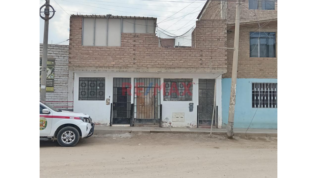 Vendo Casa Como Terreno Urb. Los Naranjos Trujillo At.160M2 $105,000 Dolares (Negociable)
