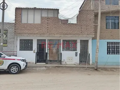 Vendo Casa Como Terreno Urb. Los Naranjos Trujillo At.160M2 $105,000 Dolares (Negociable)
