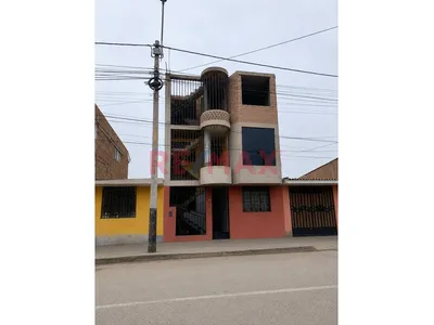 Venta De Casa 3 Pisos En Laredo