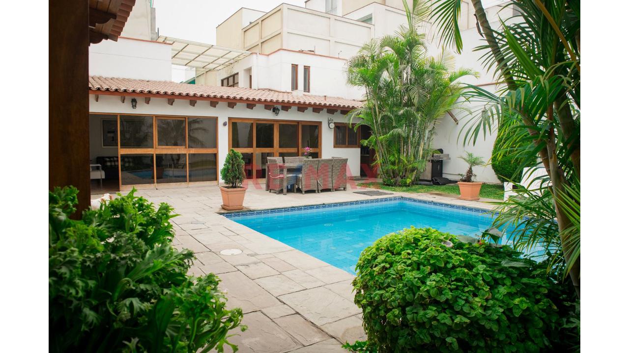 Vendo Linda Casa En Chacarilla San Borja.Frente Al Pentagonito Y A Solo Media Cuadra Del Parque Aramburú.