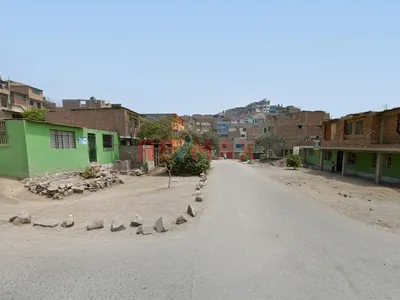 Amplia Casa Como Terreno En Venta En Esquina En Sjl, Urb Canto Sol