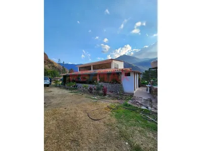 🏡✨ En Venta Casa De Dos Niveles Con Amplio Terreno En Coya – Calca – Cusco! 🌿