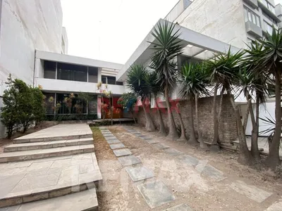 Venta De Amplio Terreno En Aurora Miraflores Area 476M2.