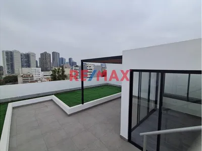 Venta De Amplio Flat Con Terraza Y Piscina