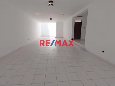 Alquilo Local Comercial De 193.50 M²  Y 9 Ml De Frente En Primer Piso