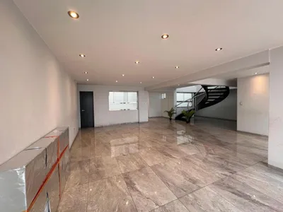 Venta de Departamento en Santiago de Surco - Lima 6 Dormitorios