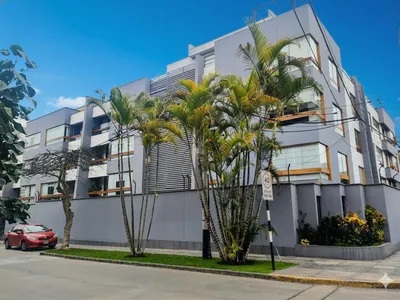 Venta de Departamento en Santiago de Surco - Lima 4 Dormitorios 