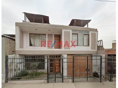 Venta De Amplia Casa