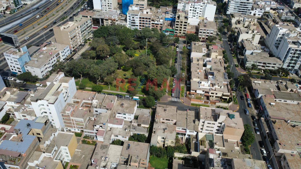 Terreno En Venta Frente A Parque – Miraflores | Rdm | 7 Pisos