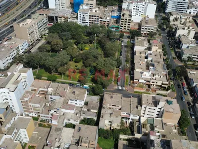 Terreno En Venta Frente A Parque – Miraflores | Rdm | 7 Pisos