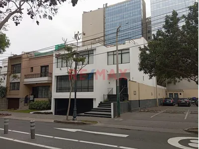 Amplia Casa Para Oficinas Con Jardín Y Sótano | San Isidro | A Un Paso De Vivanda