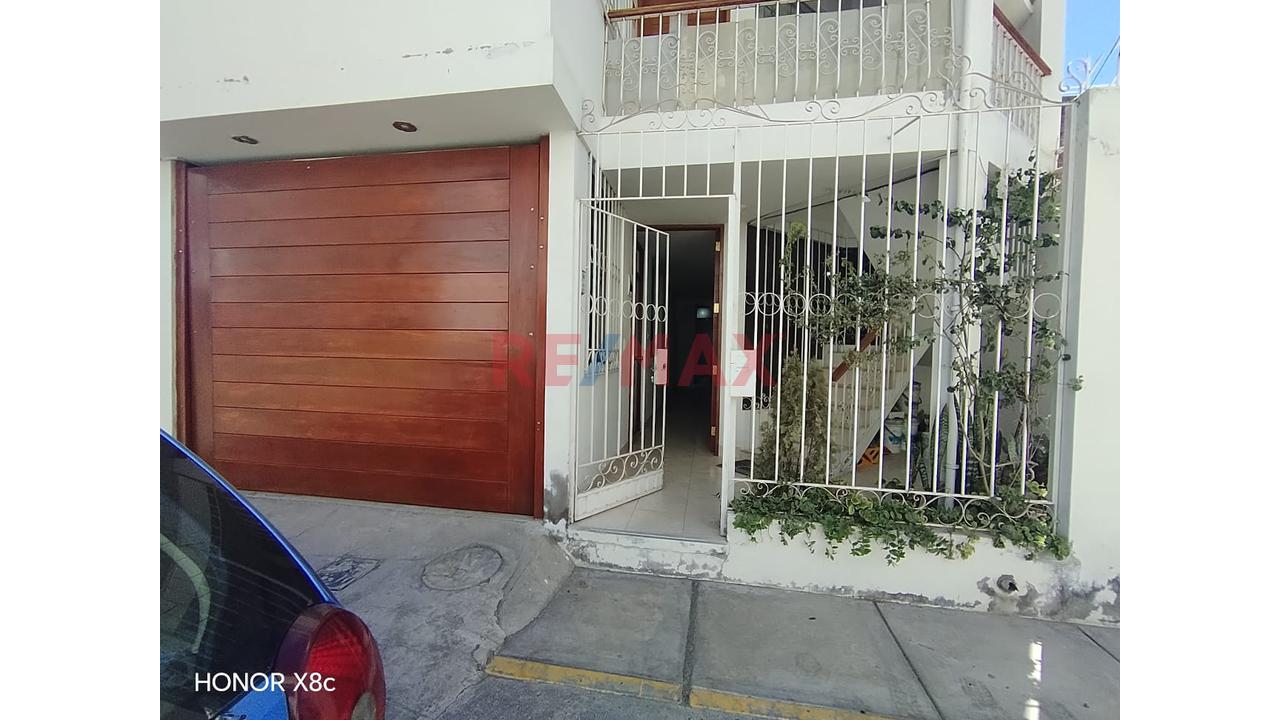 Alquilo Departamento 1Er Piso Con Cochera En Socabaya