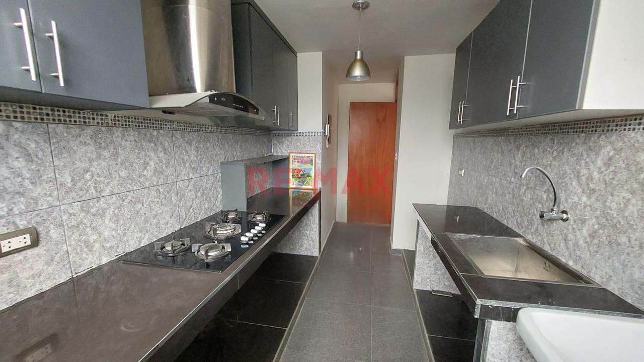 Venta De Acogedor Departamento 1Er Piso En Condominio El Pinar En Comas