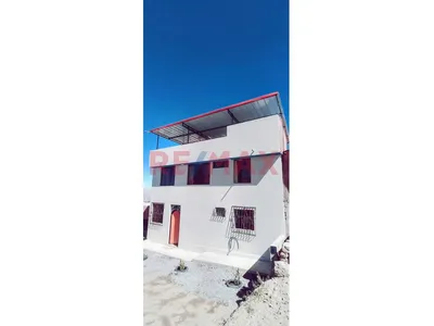 Casa En Venta De 2 Pisos Con Patio De 216 M²