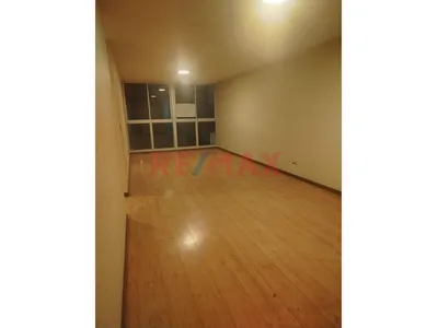 Se Alquila Departamento Con Tres Dormitorios