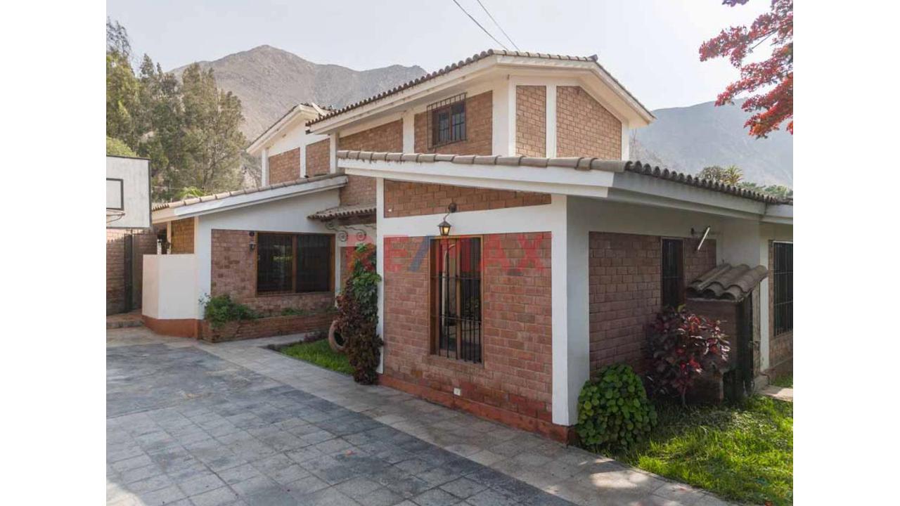 Hermosa Casa De Campo En Venta – La Cantuta