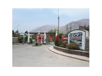 Vive El Lujo Y El Sol En El Golf De Huampaní: Terreno De 214 M^2
