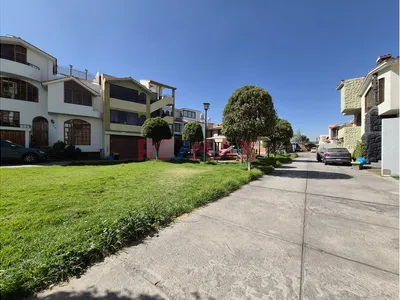 Casa En Venta En Quinta Residencial En Tahuaycani
