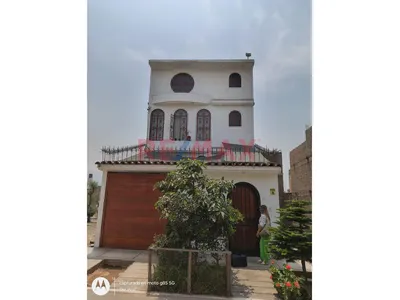 Amplia Casa De 3 Pisos Estilo Americano Con Basement Y Atico