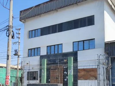 Alquiler De Propiedad Comercial Integral – Local De 3 Niveles  Con Terreno Comercial Adicional