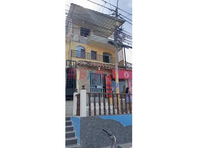 Vive Y Ten Tu Negocio En El Centro: Casa De 2 Pisos + Azotea En Plena Plaza De Armas