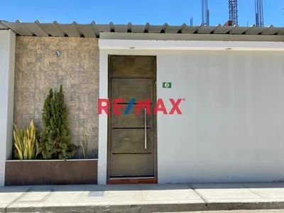 ✨✨Casa En Venta💰 A Precio De Ocasion 🚪Con Doble Frente🚪 📍 Urb. Palmeras 🏝️🌴-Centenario | Apta Para Credito Hipotecario✅