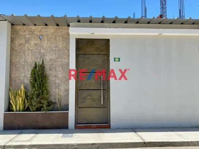 ✨✨Casa En Venta💰 A Precio De Ocasion 🚪Con Doble Frente🚪 📍 Urb. Palmeras 🏝️🌴-Centenario | Apta Para Credito Hipotecario✅
