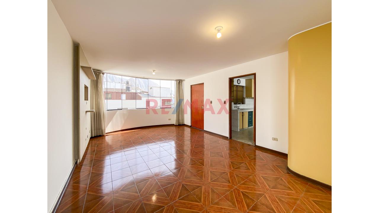 Dúplex En La Molina: 5 Dorm, Terraza E Ingreso Independiente