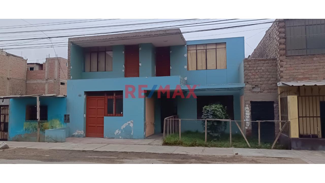 Vendo Amplia Y Estratégica Casa Familiar De 259 M² En Comas: Máximo Confort Y Excelente Conectividad