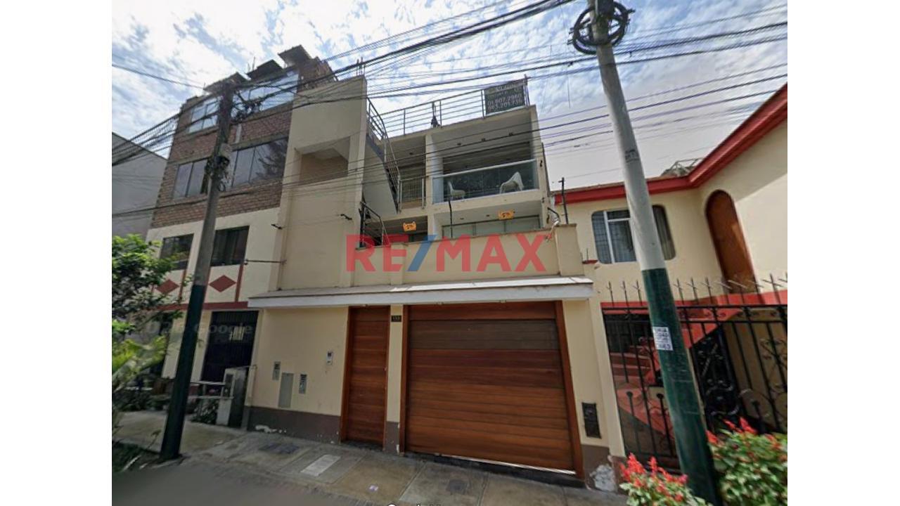 Vendo Departamento 111 M2 En 2Do Piso Frente A Parque En Surco