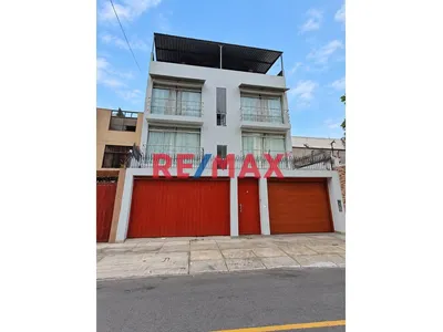 🏡 ¡Amplia Casa En Venta – San Borja!