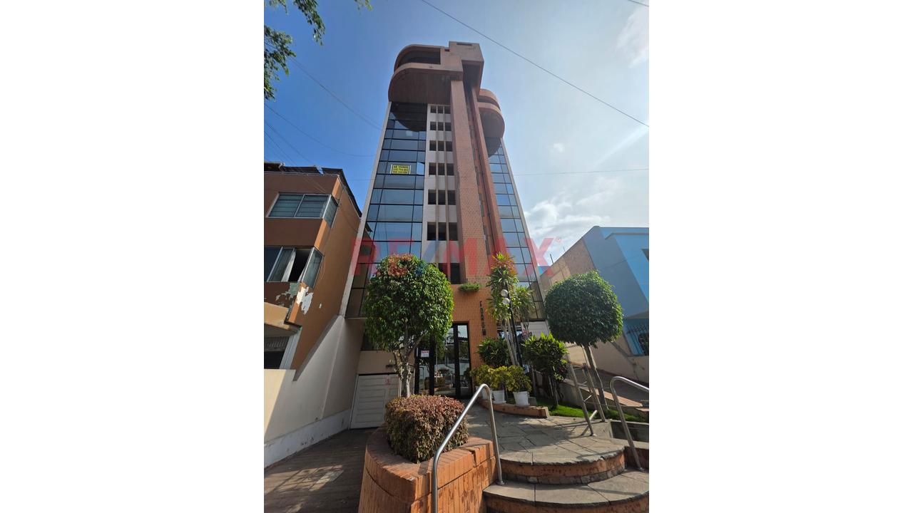 Oficina De 99 M² En San Isidro – Ubicación Estratégica Frente Al Mininter