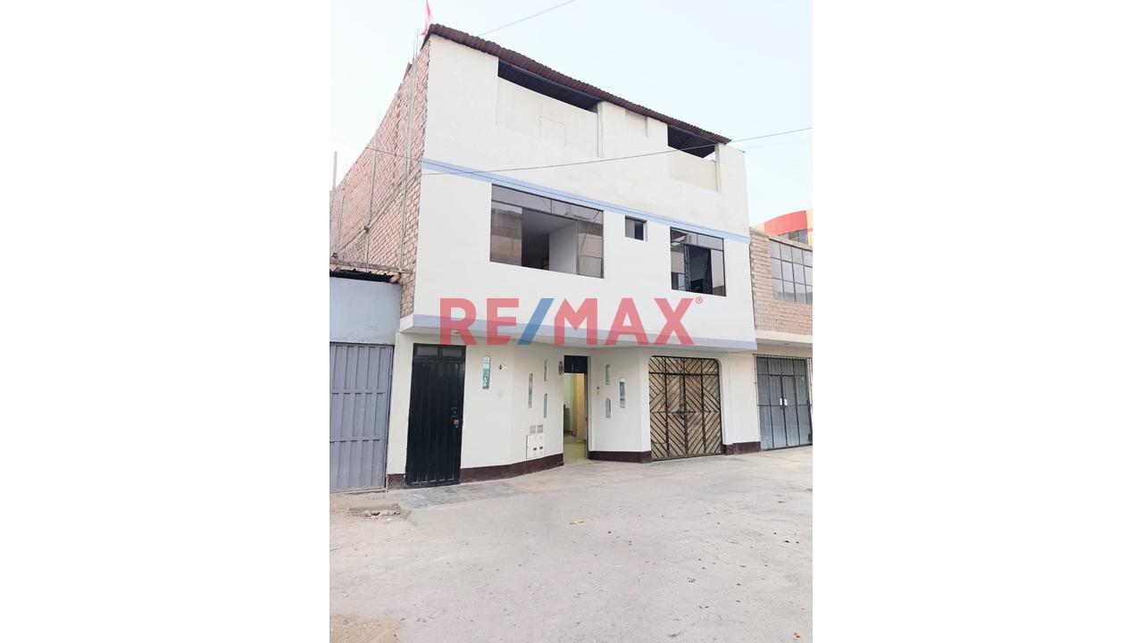 Casa En Venta En San Martin De Porres (2 Pisos Más Azotea)- Oportunidad De Inversión