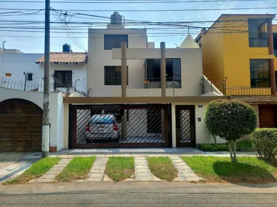 Venta de Casa en La Molina - Lima 4 Dormitorios