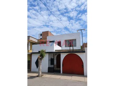 Amplia Casa En Venta En Bellavista | 152 M² De Terreno + 242 M² Construidos