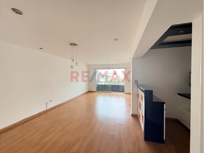 Vendo Espectacular Departamento Flat Con Balcón Y Vista A La Calle – Urb. Higuereta, Surco