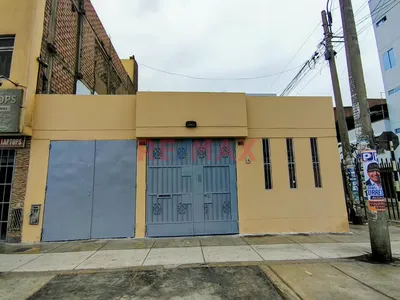 Se Alquila Casa En Esquina Frente A Metro De Belaunde Para Empresas
